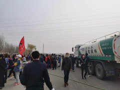 植樹造林美家鄉(xiāng) 讓天更藍地更綠